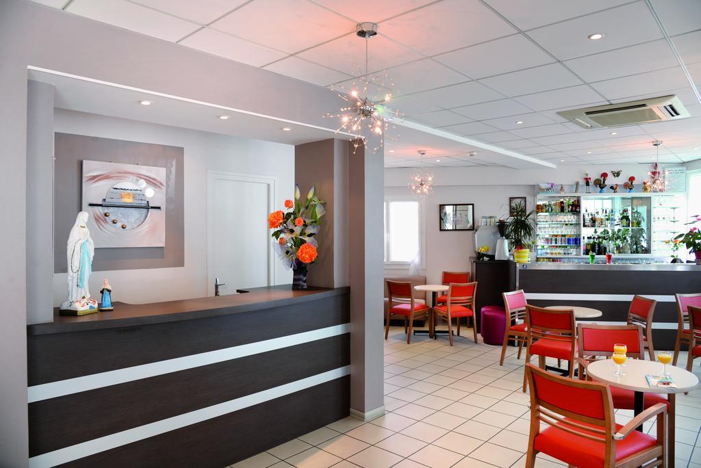 Hotel Saint Contard ลูร์ด ภายนอก รูปภาพ