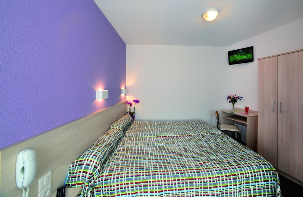Hotel Saint Contard ลูร์ด ภายนอก รูปภาพ